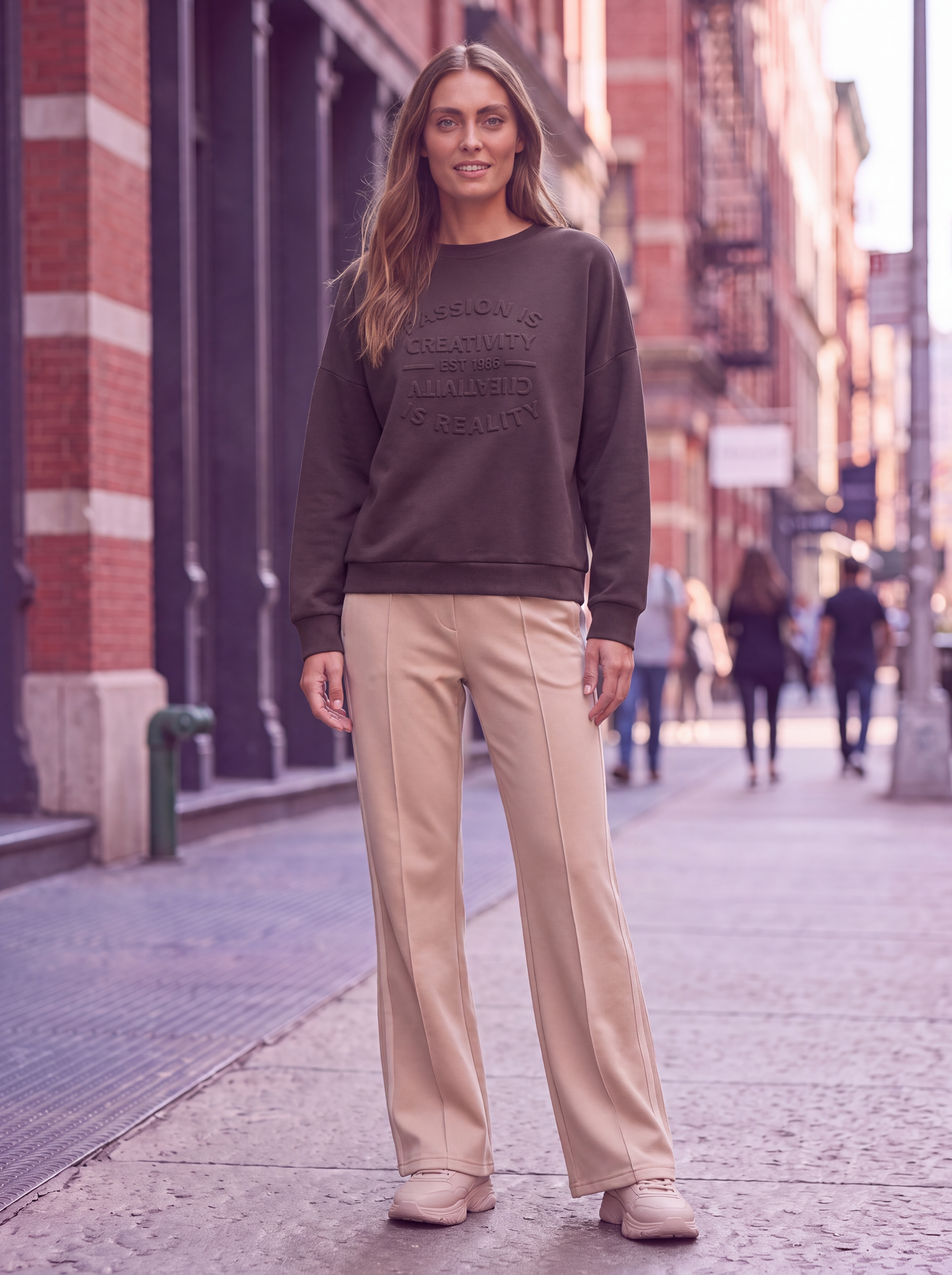 Dámska mikina s nápisom 3D BROADWAY NYC FASHION SCUBA - ESPRESSO Tmavohnedá s.WEAR  3
